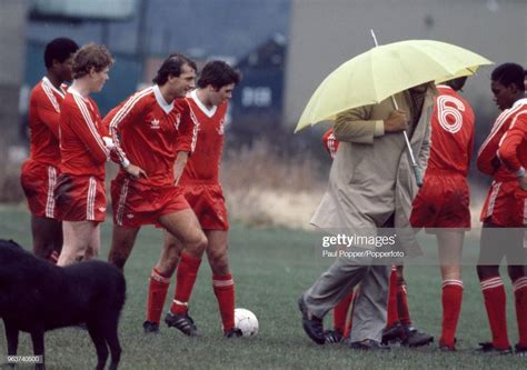 Trevor Francis of Nottingham Forest training alongside apprentices ...