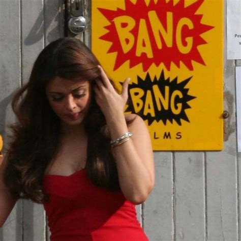 Aishwarya Rai Looking Hot Actress Wallpapers