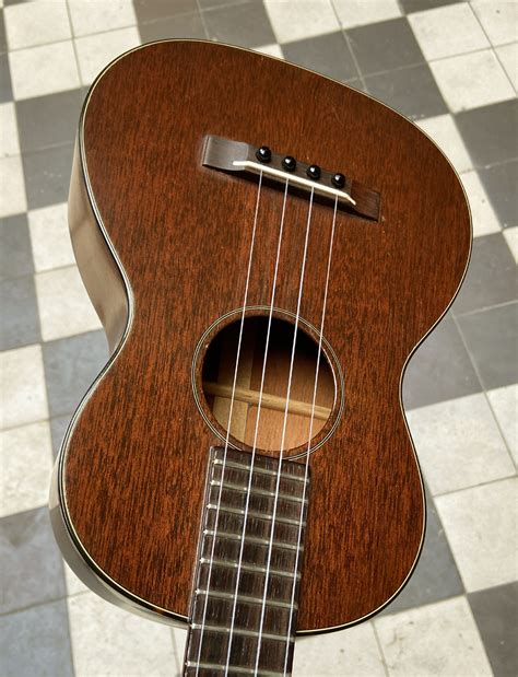 Martin Ukulele Tenor C 1950 Galerie Casanova