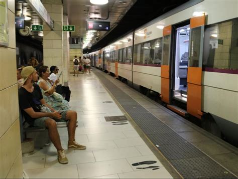 Nous retards a Rodalies per una incidència a la R4 M M Barcelona