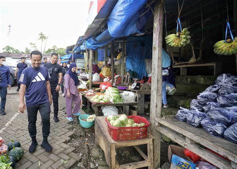 Usai Jalan Pagi Gubernur Andi Sudirman Kunjungi Pasar Sentral Malino