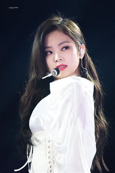 Pin Oleh Di Bl Kpi K Kim Jennie Selebritas