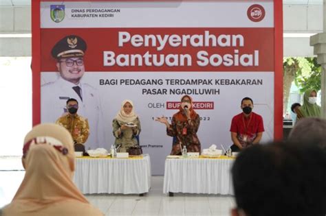 Pemkab Kediri Beri Bantuan Modal Bagi Pedagang Terdampak Kebakaran