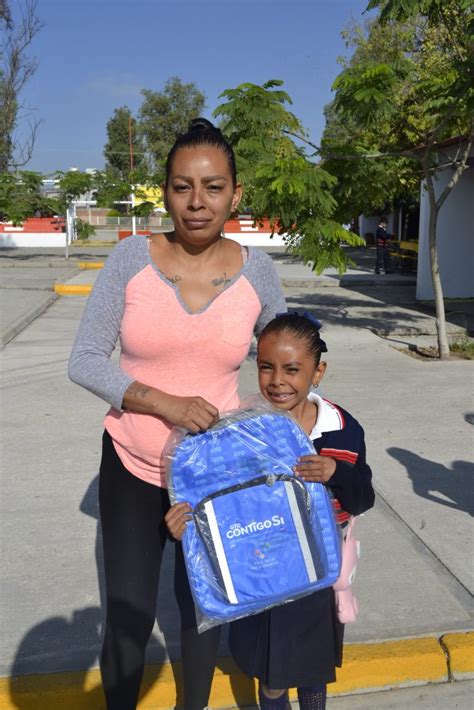 Se Benefician M S De Mil Alumnos Con La Entrega De Mochilas Y