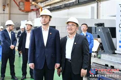 华山路桥集团董事长张伟一行到陕建机股份参观交流 陕建机 工程机械动态 中国路面机械网