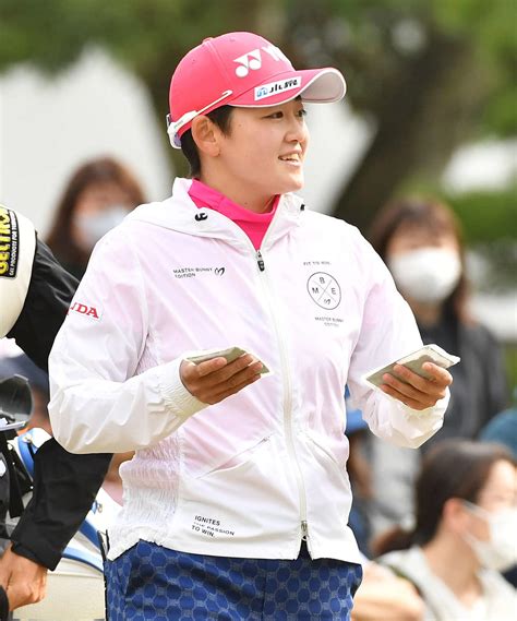 岩井明愛、涙＆笑顔の逆転初優勝 妹・千怜は昨季2勝、双子姉妹そろってvはツアー史上初の快挙 国内女子ゴルフ写真ニュース 日刊スポーツ