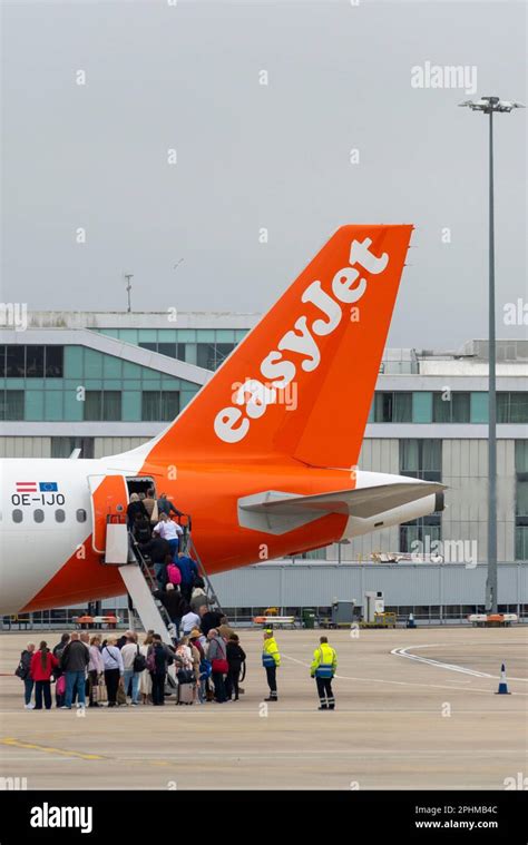 Easyjet Airbus Plane Hi Res Stock Photography And Images Alamy