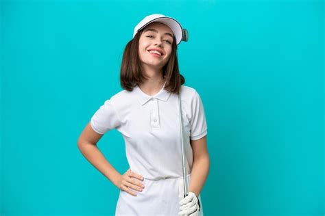 Mulher Jovem Jogadora De Golfe Ucraniana Isolada Em Fundo Azul Posando