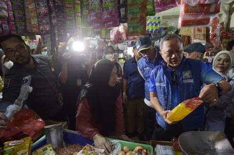 Mendag Memantau Stok Dan Harga Bapok Di Pasar Cisalak Depok