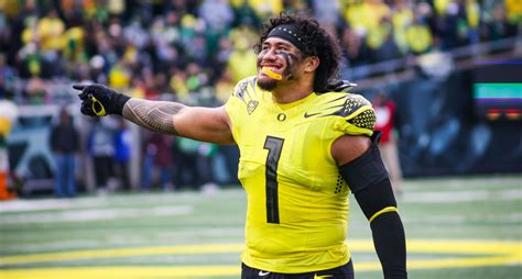 Oregon Ducks Football Linebacker Noah Sewell Named Semifinalist For