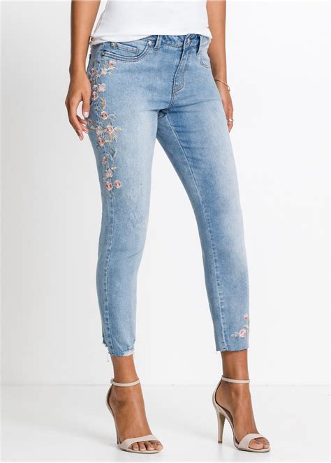 Graziosi Jeans Con Ricami Sfiziosi E Fondo Sfrangiato Azzurro Denim