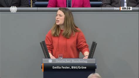 Irrsinn Gr Ninnen Emilia Fester Gr Ne Am April Im Deutschen