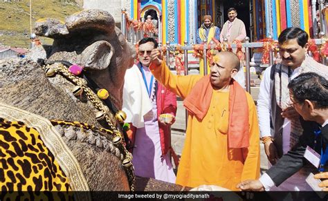 Yogi Adityanath Offers Prayers At Kedarnath Temple Times Of Viral