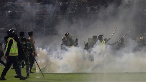 Indonesia soccer match chaos seen on video, stampede death toll at 125 ...