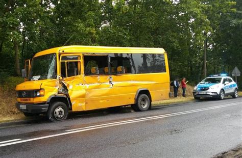 Zderzenie ciężarówki z autobusem w powiecie brodnickim Dwie osoby