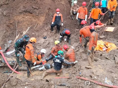 인니 불법금광 산사태 사망자 23명으로 늘어실종자 35명 연합뉴스