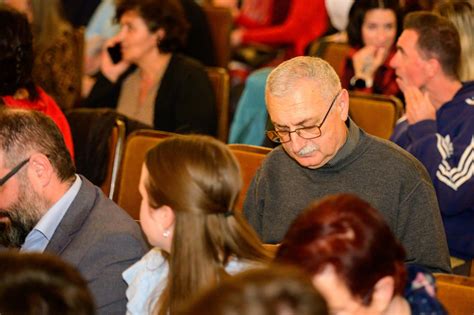 Foto Maskirani U Enici I Profesori Glazbene Kole Zabavili Publiku U