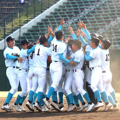 【高校野球】山梨学院が29年ぶり2度目の優勝 2連投の林が7回途中2安打無失点 スポーツ報知