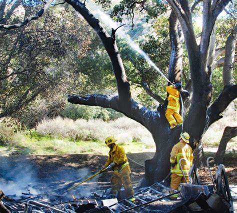 Sylmar fire scorches two buildings – Daily News