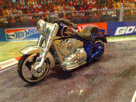 JULIAN S HOT WHEELS BLOG Harley Davidson Fat Boy Motorcycles With Riders