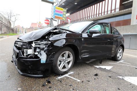 St Gallen Sg Verletzte Nach Unfall Trotz Vollbremsung Polizeinews Ch