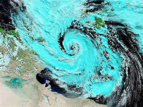 Allerta Meteo Ecco Il Pericolosissimo Ciclone Tropicale Nel Canale Di