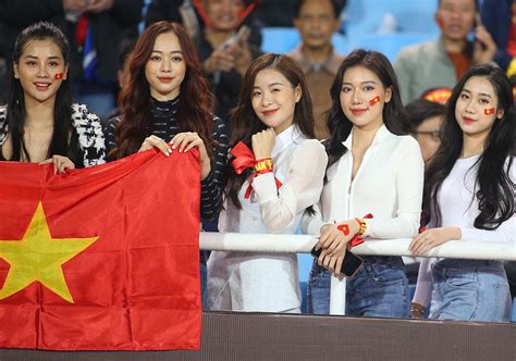 Dàn hot girl nóng cùng World Cup đổ bộ sân Mỹ Đình