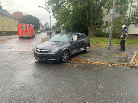 Fw Do Verkehrsunfall In Wambel Feuerwehr Rettet Eingeklemmte Person