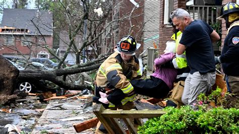 Tornados Arrasan El Sur Y El Medio Oeste De Ee Uu Y Dejan Varios