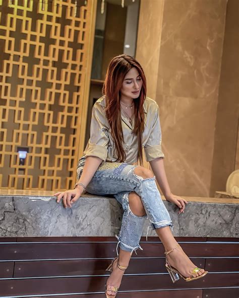 Mahira Sharma Takes Internet By Storm With Attractive Looks Check Out Diva S Hot Pics News