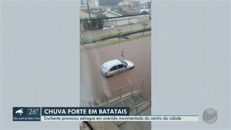 Forte Chuva Alaga Avenidas E Carrega Parte Do Asfalto Em Batatais SP