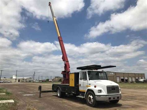 Freightliner FL60 SIGN CRANE TRUCK (2000) : Bucket / Boom Trucks