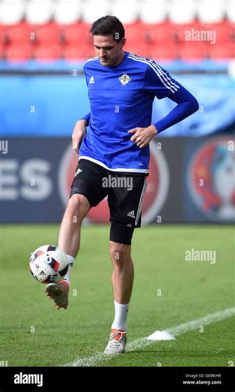 Kyle lafferty training for northern ireland hi-res stock photography ...