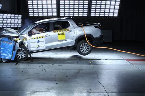 Líder Fiat Strada quase zera teste do Latin NCAP