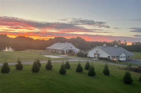 The Venue At Denali Jean Ranch Barn Farm Weddings Virginia Beach