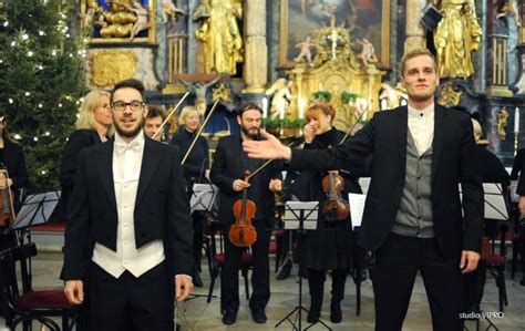 Prekrasan Božićni koncert Filipa Hozjaka i Hrvatskog komornog orkestra