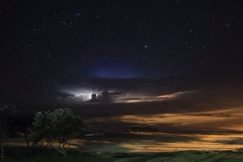 Lightning storm on the beach | Lightning storm, Natural landmarks ...