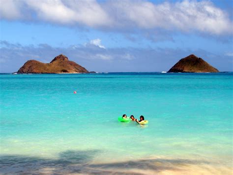 Lanikai Beach and Mokulua Islands - Kailua, Hawaii