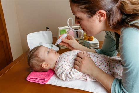 Como Aspirar O Nariz Do Bebê - Como Escolher um Aspirador Nasal - O Mundo do Bebê | Bebé