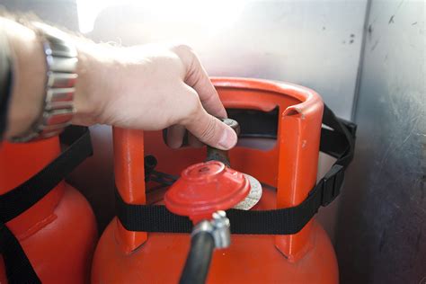 Jak bezpiecznie podłączyć butlę gazową? - OilGaz