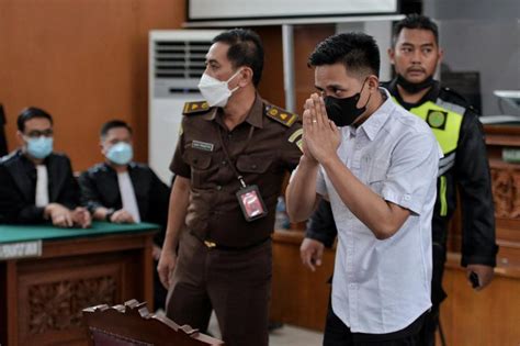 Hakim Vonis Ringan Richard Eliezer Tahun Penjara Republika Online