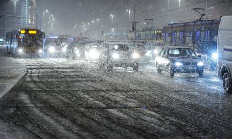 Marznący deszcz i gołoledź IMGW ostrzega kierowców