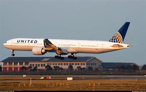 N2142U United Airlines Boeing 777 322ER Photo By Steven Ma ID 1365875