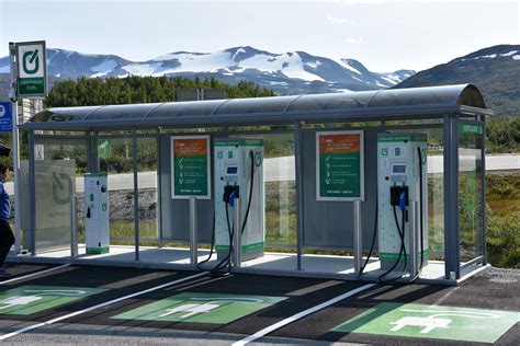 Ladestationen für Elektroautos in der Wildnis Weltenbummler