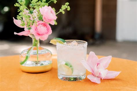 10 Edible Flowers For Cocktails: Add Some Flair To Your Drinks ...