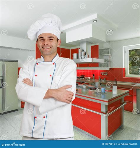 Chef Kok In Rode Keuken Stock Foto Image Of Volwassen 18676016