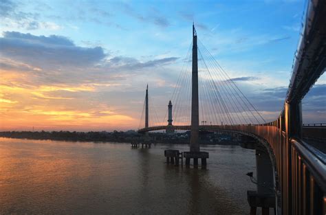 Jembatan Gentala Arasy Tempat Menikmati Matahari Sore Di Kota Jambi