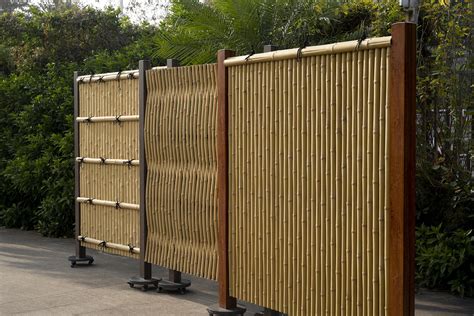 Natural Bamboo Fence V S Synthetic Bamboo Onethatch