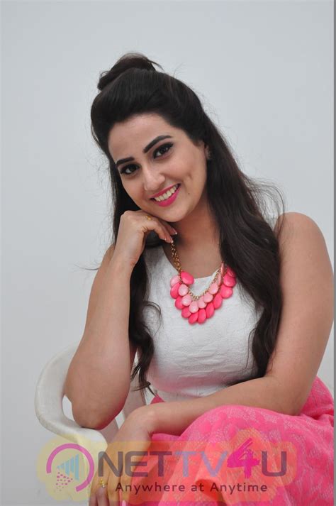 Telugu Anchor Manjusha New Gorgeous Photos Galleries Hd Images