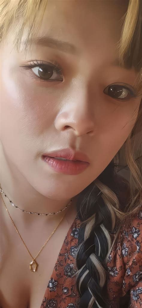 JEONGYEON Wallpaper Lockscreen In Jeongyeon Hot Pics Kpop Twice